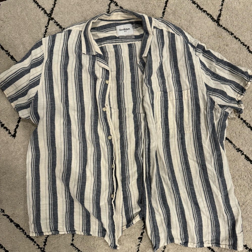 Short sleeve button down